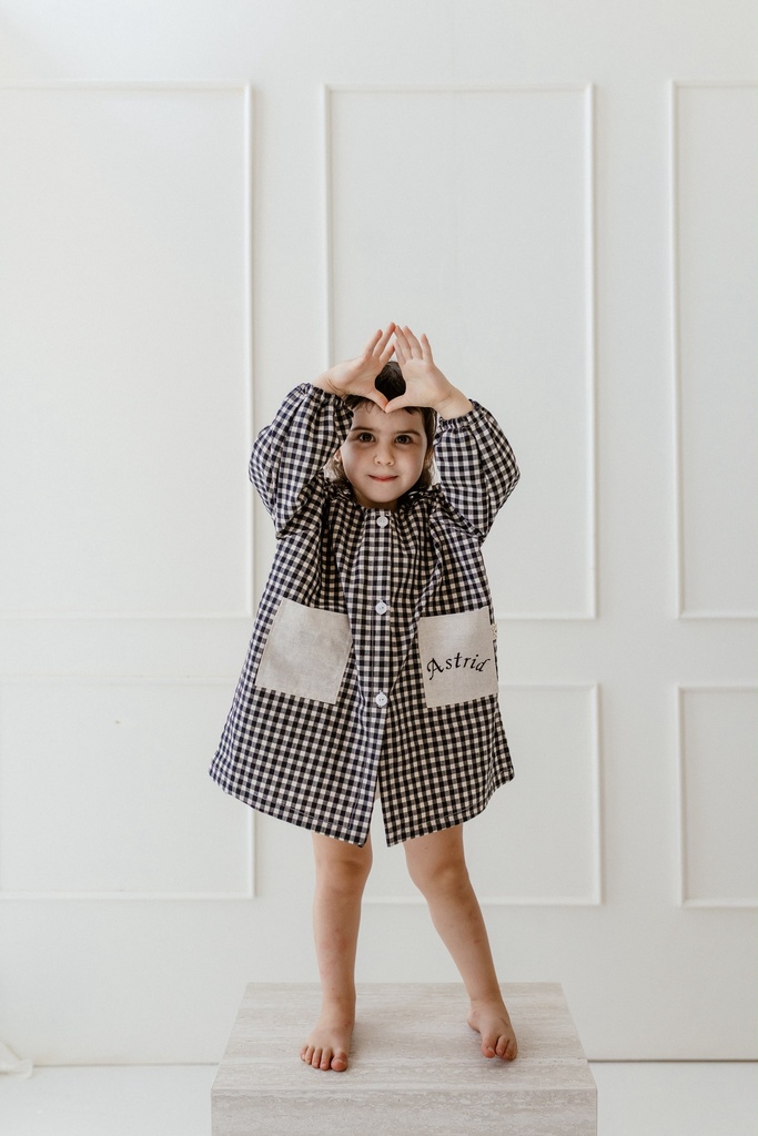 Bata escolar con botones Vichy antracita