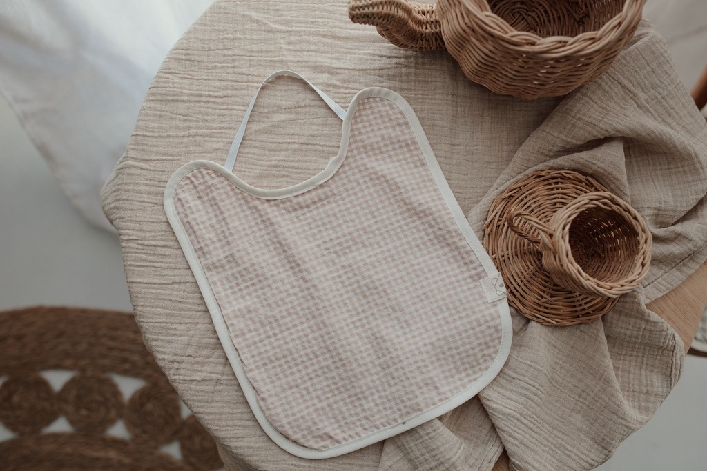 Babero con goma para BLW Vichy Rosa