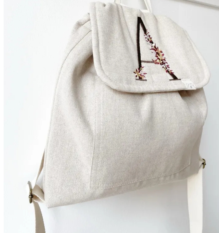 Mochila NATURE bordado letra personalizada