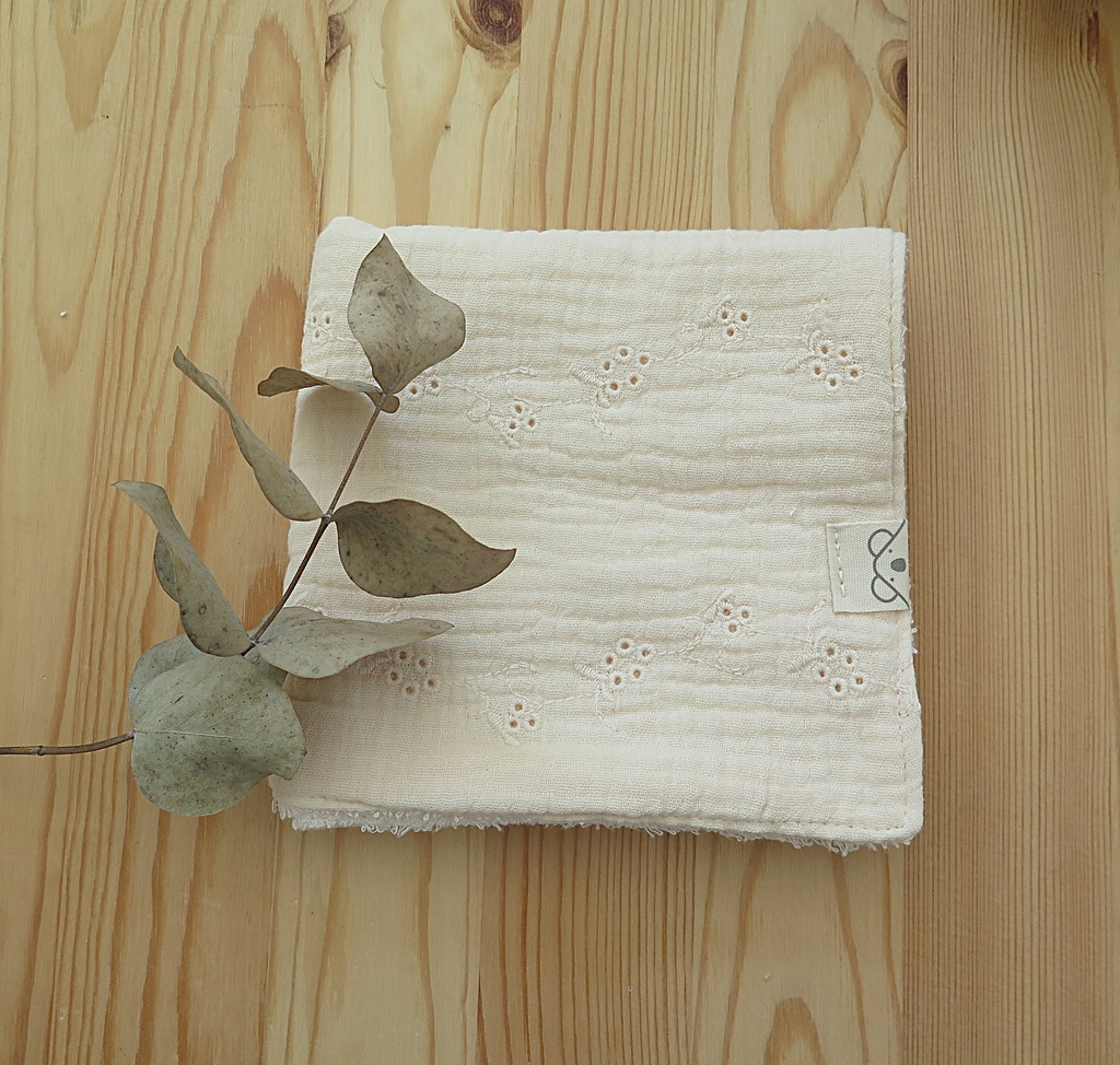 Toallita de lactancia Flores Bordadas